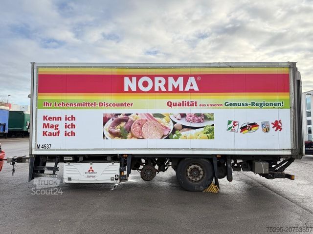 Koeltrailers SCHMITZ CARGOBULL 2 Achs Tandem Koffer Durchladesystem LBW defekt