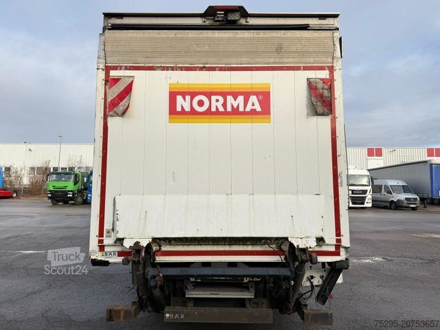 Koeltrailers SCHMITZ CARGOBULL 2 Achs Tandem Koffer Durchladesystem LBW defekt