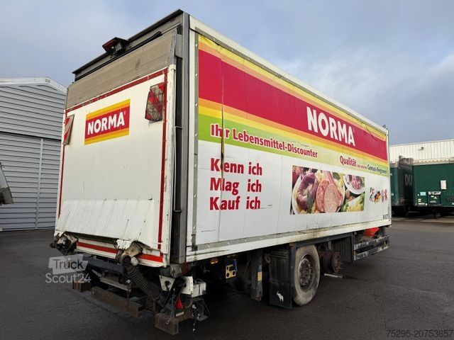 Koeltrailers SCHMITZ CARGOBULL 2 Achs Tandem Koffer Durchladesystem LBW defekt