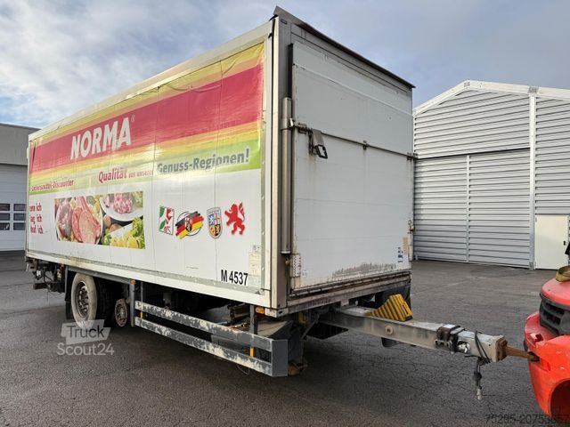 Koeltrailers SCHMITZ CARGOBULL 2 Achs Tandem Koffer Durchladesystem LBW defekt