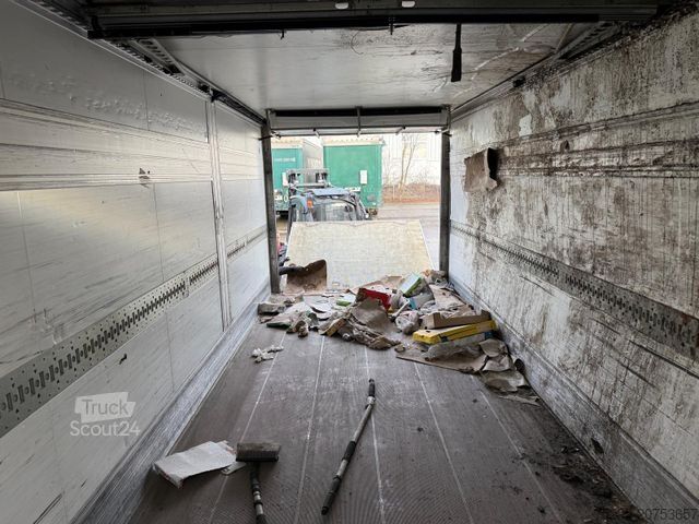 Koeltrailers SCHMITZ CARGOBULL 2 Achs Tandem Koffer Durchladesystem LBW defekt