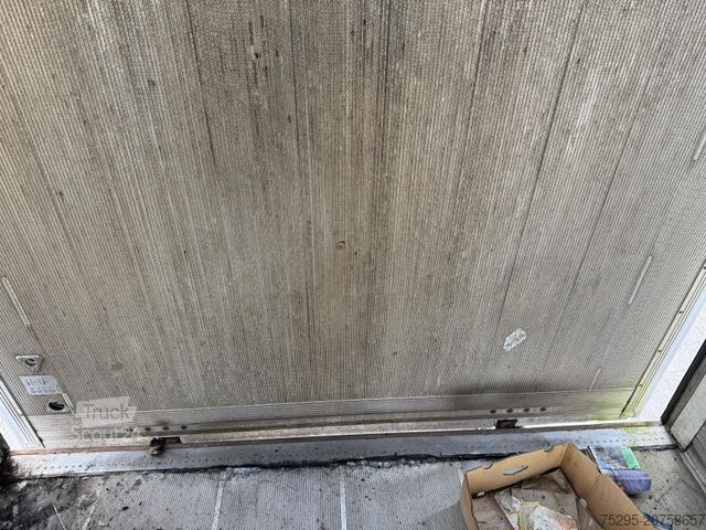 Koeltrailers SCHMITZ CARGOBULL 2 Achs Tandem Koffer Durchladesystem LBW defekt