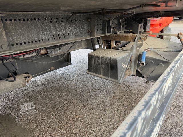 Koeltrailers SCHMITZ CARGOBULL 2 Achs Tandem Koffer Durchladesystem LBW defekt