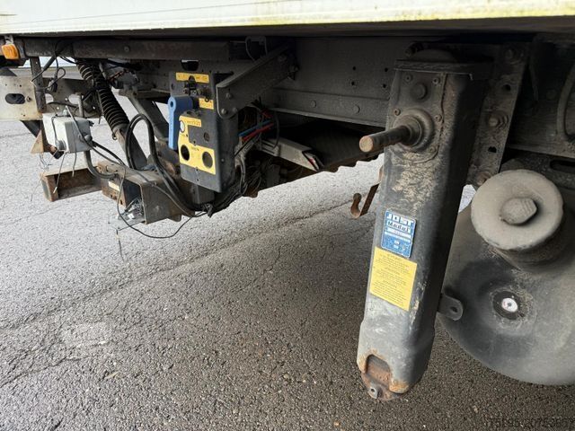 Koeltrailers SCHMITZ CARGOBULL 2 Achs Tandem Koffer Durchladesystem LBW defekt