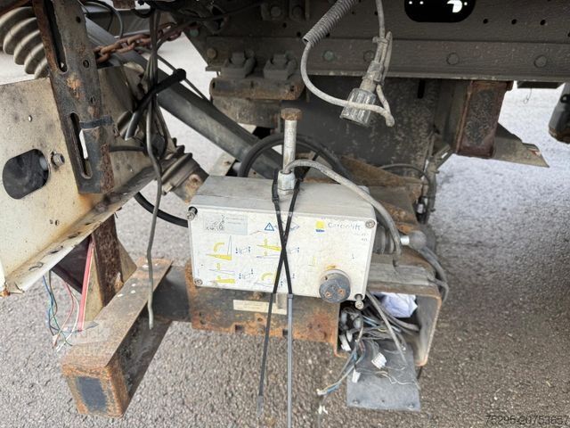 Koeltrailers SCHMITZ CARGOBULL 2 Achs Tandem Koffer Durchladesystem LBW defekt