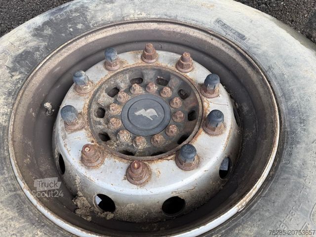 Koeltrailers SCHMITZ CARGOBULL 2 Achs Tandem Koffer Durchladesystem LBW defekt