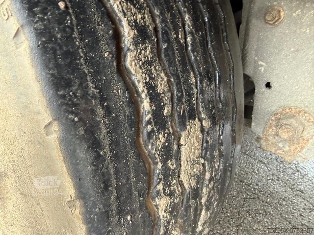 Koeltrailers SCHMITZ CARGOBULL 2 Achs Tandem Koffer Durchladesystem LBW defekt