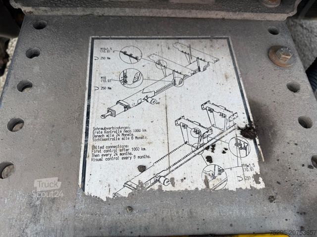 Koeltrailers SCHMITZ CARGOBULL 2 Achs Tandem Koffer Durchladesystem LBW defekt
