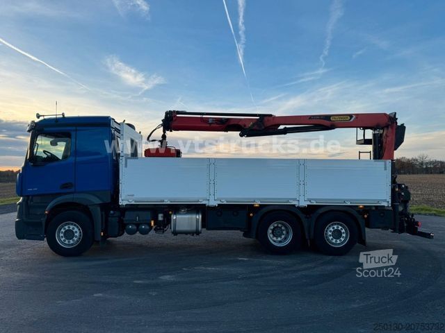 Plattewagen met zeil MERCEDES-BENZ Actros 2545 MP5 6x2 Palfinger 23.001 Tec3