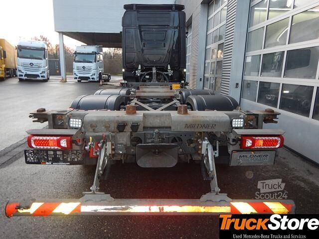 Maināms virsbūves kravas automobilis  Actros 2553 L BDF