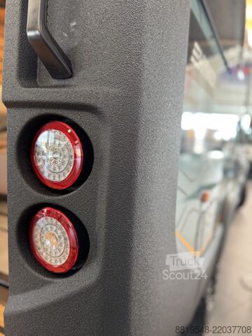 عربة تخييم شبه مدمجة Hymer Venture S