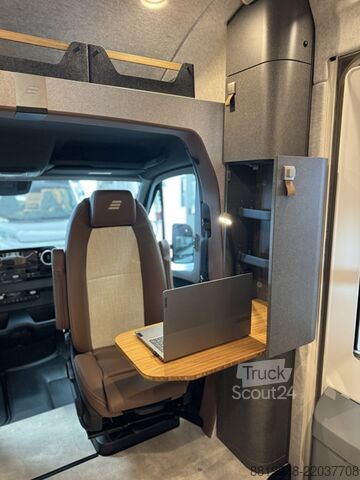 عربة تخييم شبه مدمجة Hymer Venture S
