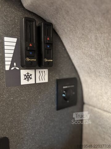 عربة تخييم شبه مدمجة Hymer Venture S