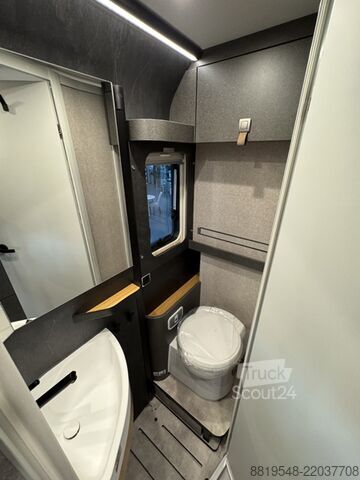 عربة تخييم شبه مدمجة Hymer Venture S