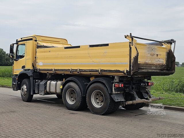 Benne à 3 côtés MERCEDES-BENZ AROCS 2643
