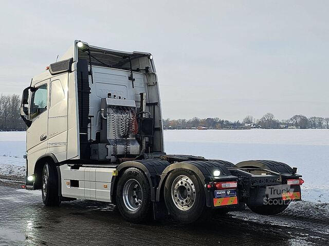 Estándar-SZM VOLVO FH 500 6X2 STEERED PTO+HYDR