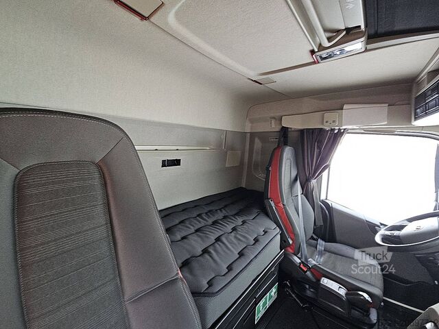 Standard-SZM VOLVO FH 500 6X2 STEERED PTO+HYDR