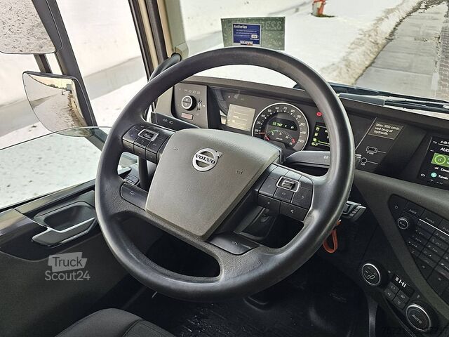 Standard-SZM VOLVO FH 500 6X2 STEERED PTO+HYDR