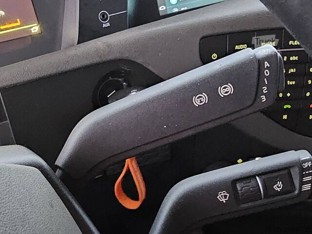 Standard-SZM VOLVO FH 500 6X2 STEERED PTO+HYDR