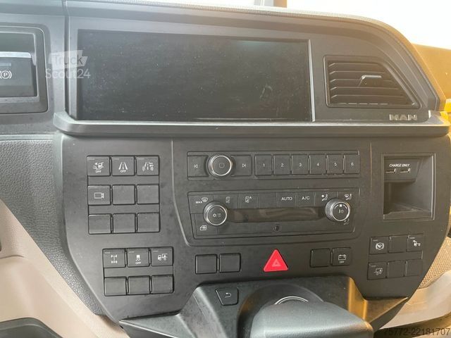 Vakio vetoauto MAN TGX XXL 18.510 4X2 LL SA - NUR 68000km!!!