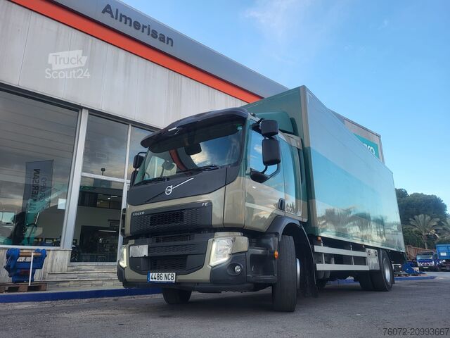 Caminhão de Entregas de Encomendas Volvo FE280