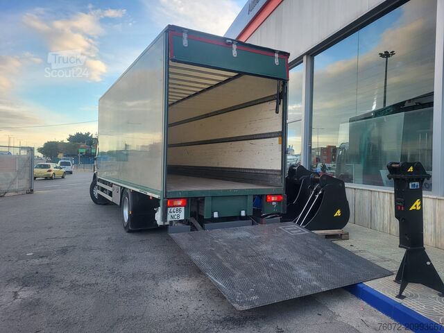 Caminhão de Entregas de Encomendas Volvo FE280