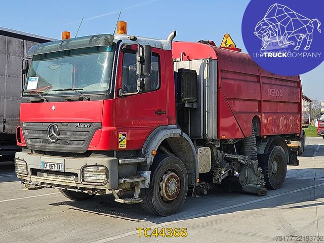 Varredora de rua Mercedes-Benz Axor 1828