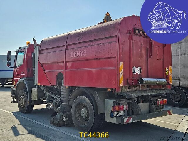 Varredora de rua Mercedes-Benz Axor 1828
