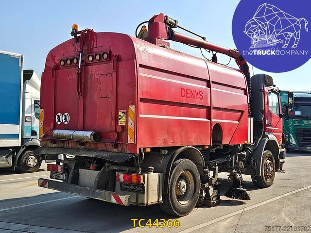 Varredora de rua Mercedes-Benz Axor 1828