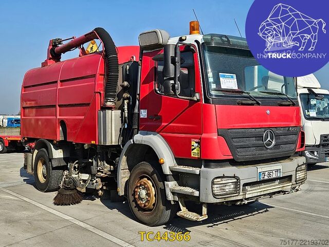 Varredora de rua Mercedes-Benz Axor 1828