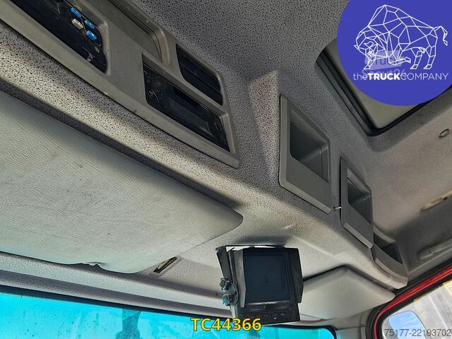 Varredora de rua Mercedes-Benz Axor 1828