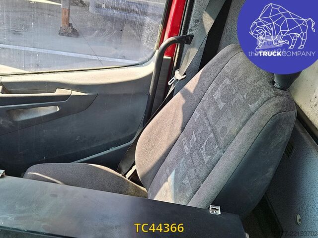 Varredora de rua Mercedes-Benz Axor 1828
