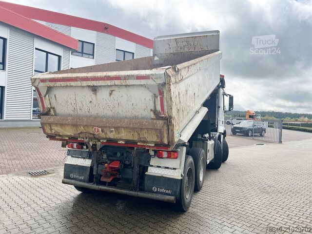 Camion à usage spécial Mercedes-Benz Arocs 3253 K 8x4/4 Arocs 3253 K 8x4/4, Retarder, Stahlmulde ca. 15m³, hydr. Heckklappenöffnung