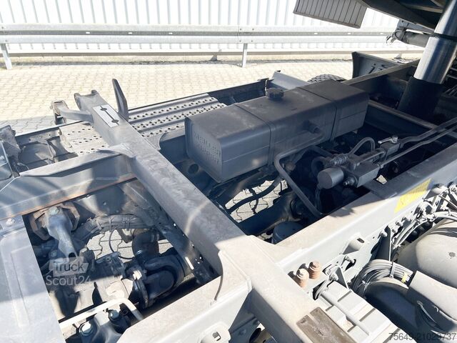 Camion-benne tricar Mercedes-Benz Atego 1323 AK 4x4 Atego 1323 AK 4x4