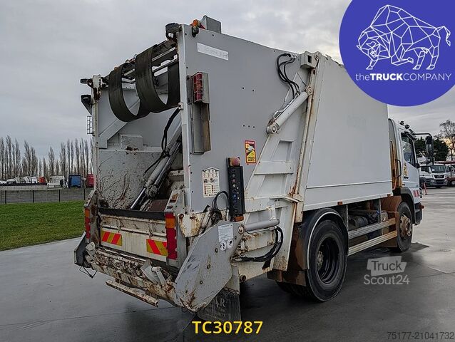 Véhicule de collecte des déchets Mercedes-Benz Atego 1823