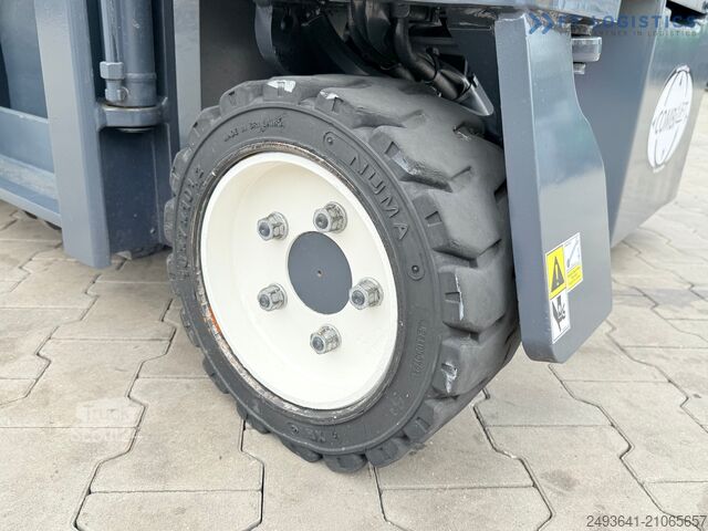 чотири-напрямний навантажувач Combilift CB3000 / TRIPLEX 4900MM / FREE LIFT