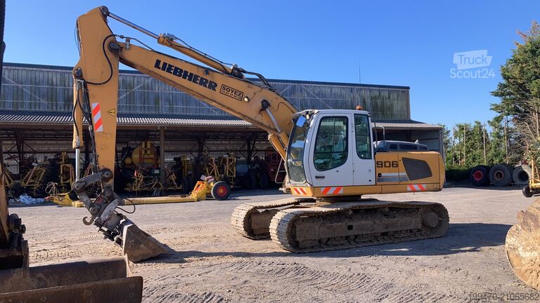 Lánctalpas kotrógép Liebherr R906 LC Litronic with two buckets