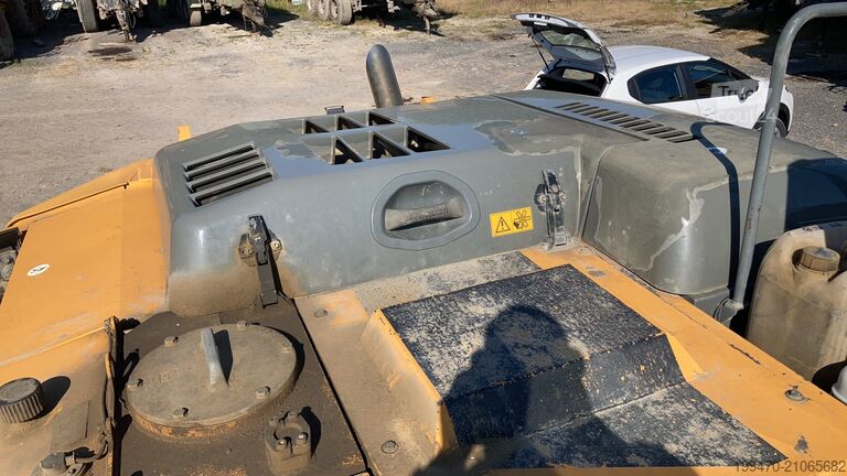 Lánctalpas kotrógép Liebherr R906 LC Litronic with two buckets