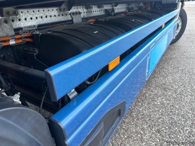 LKW mit Kofferaufbau  eActros 400 L