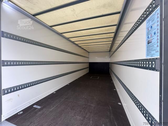 LKW mit Kofferaufbau  eActros 400 L