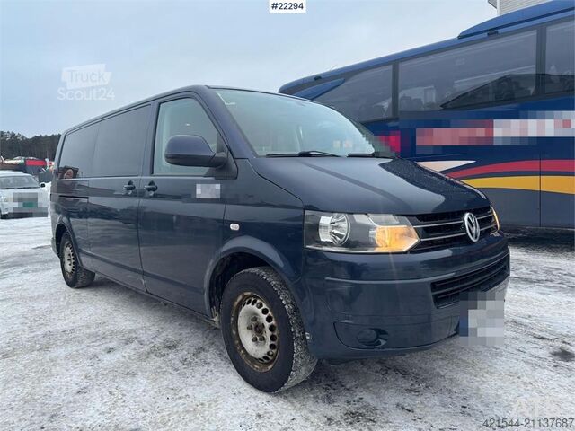 Minibus Volkswagen Caravelle – 7 seats with wheelchair lift