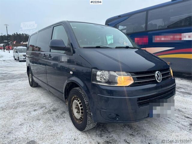 Minibus Volkswagen Caravelle – 7 seats with wheelchair lift