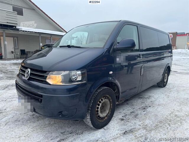 Minibus Volkswagen Caravelle – 7 seats with wheelchair lift