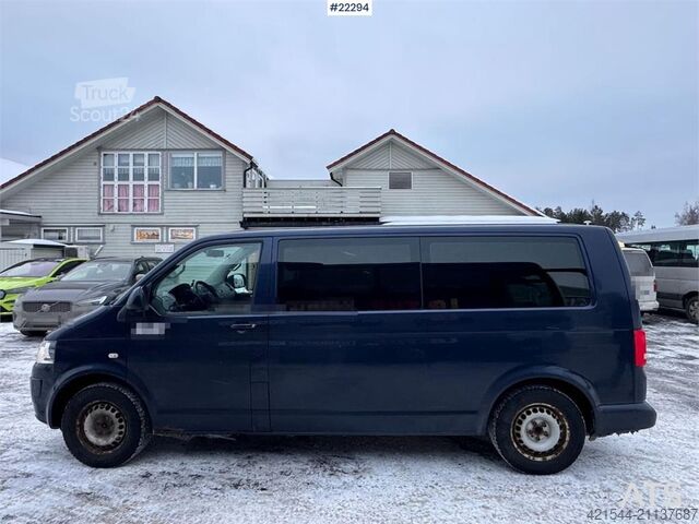 Minibus Volkswagen Caravelle – 7 seats with wheelchair lift
