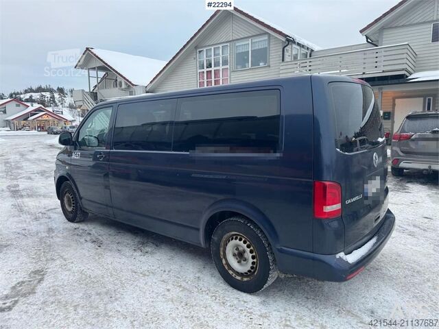 Minibus Volkswagen Caravelle – 7 seats with wheelchair lift