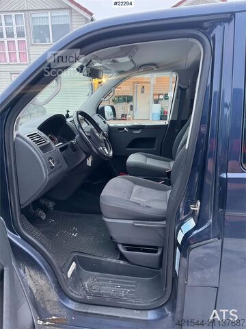 Minibus Volkswagen Caravelle – 7 seats with wheelchair lift