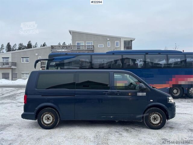 Minibus Volkswagen Caravelle – 7 seats with wheelchair lift