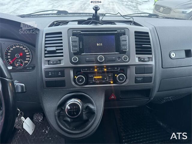 Minibus Volkswagen Caravelle – 7 seats with wheelchair lift