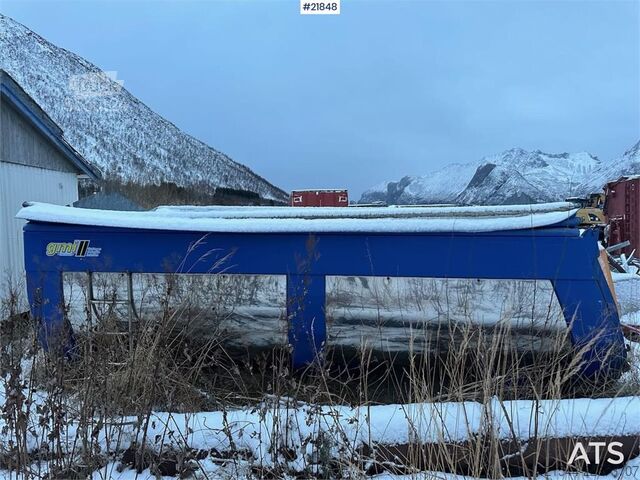 GMI Asphalt tub w/ guillotine hatch.  GMI Asphalt tub w/ guillotine hatch.