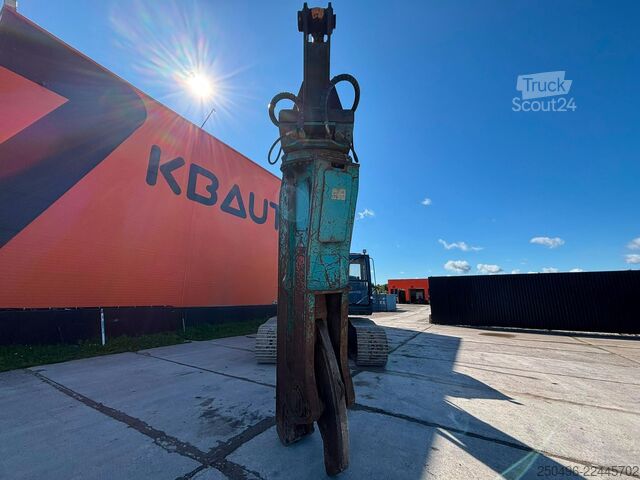 гусеничний екскаватор Kobelco K909LC-II + HYDRAULIC SHEAR VTN CL300 (2004)
